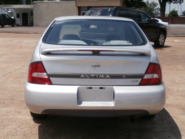 2001 Nissan Altima SE