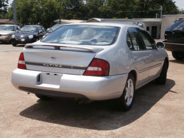 2001 Nissan Altima SE