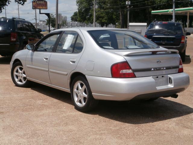 2001 Nissan Altima SE