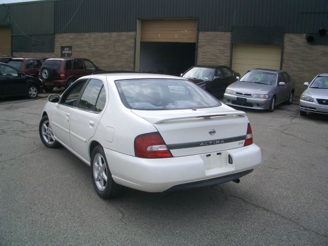 2001 Nissan Altima SE