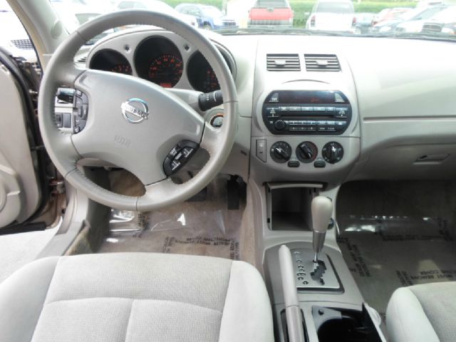 2002 Nissan Altima LE