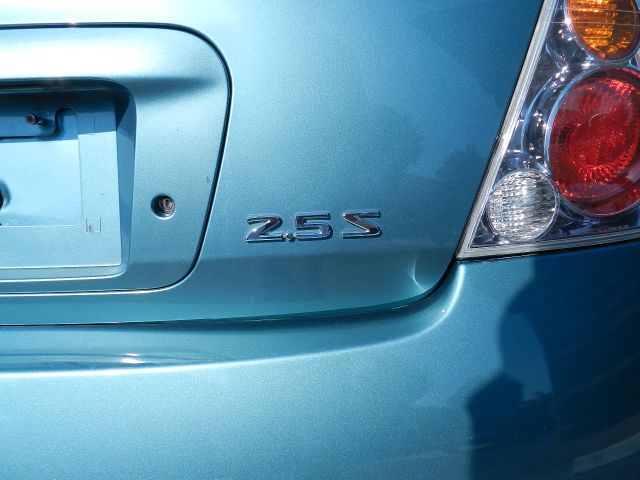 2003 Nissan Altima Pickupslt Quad Cab SWB 4WD 4x4 Truck