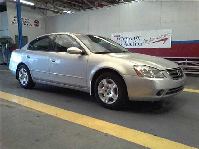 2004 Nissan Altima 4x4 Truck