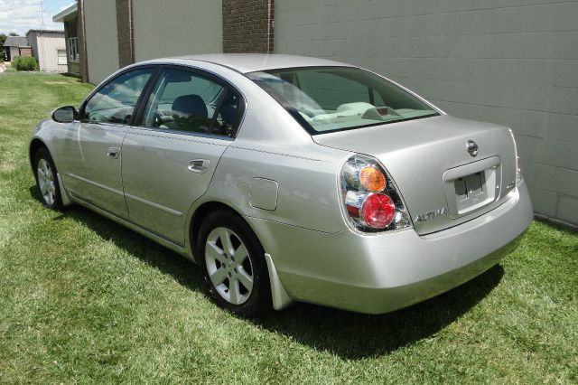 2004 Nissan Altima Pickupslt Quad Cab SWB 4WD 4x4 Truck