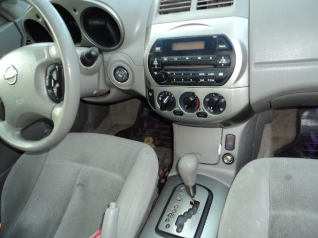 2004 Nissan Altima 2WD Crew Cab 140.5 Laramie