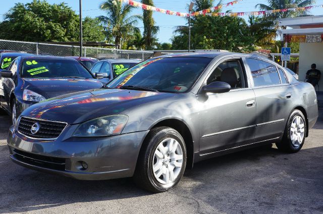 2005 Nissan Altima Pickupslt Quad Cab SWB 4WD 4x4 Truck