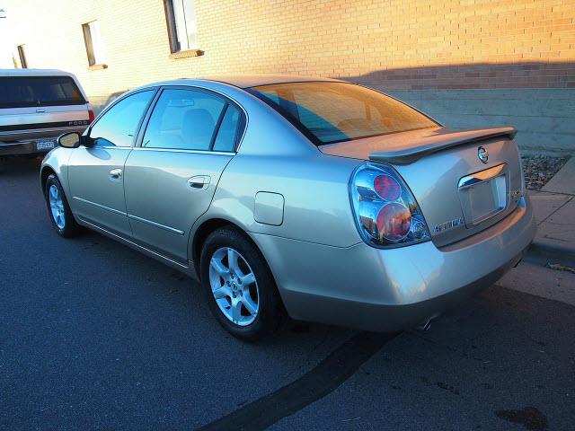 2005 Nissan Altima ST Pickup 4D 5 1/2 Ft