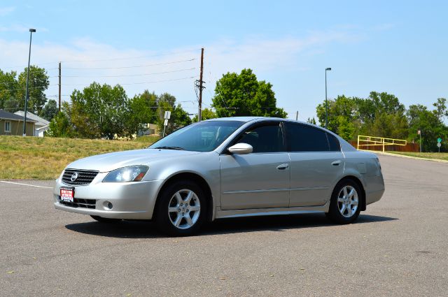 2005 Nissan Altima Pickupslt Quad Cab SWB 4WD 4x4 Truck