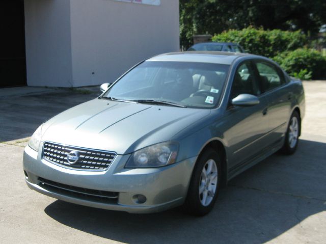 2005 Nissan Altima Pickupslt Quad Cab SWB 4WD 4x4 Truck