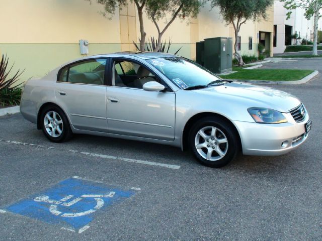 2005 Nissan Altima Pickupslt Quad Cab SWB 4WD 4x4 Truck
