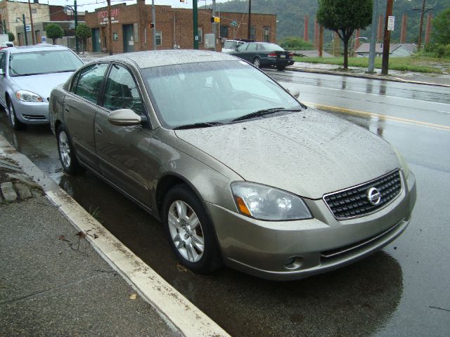 2005 Nissan Altima Pickupslt Quad Cab SWB 4WD 4x4 Truck