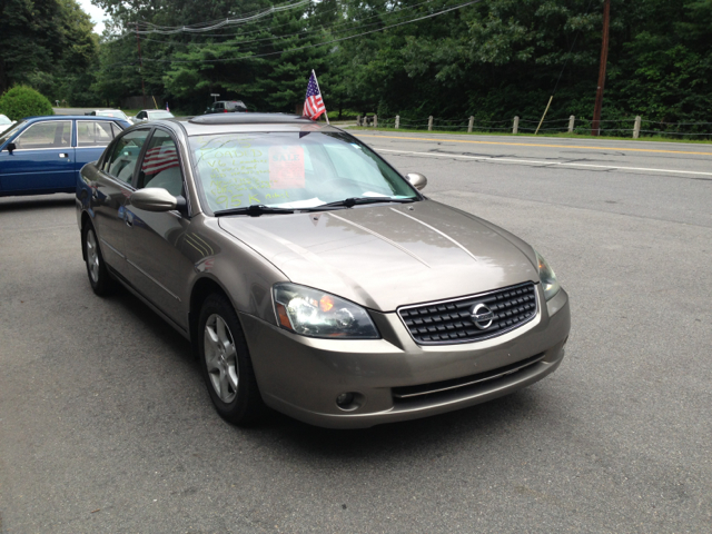 2005 Nissan Altima ST Pickup 4D 5 1/2 Ft