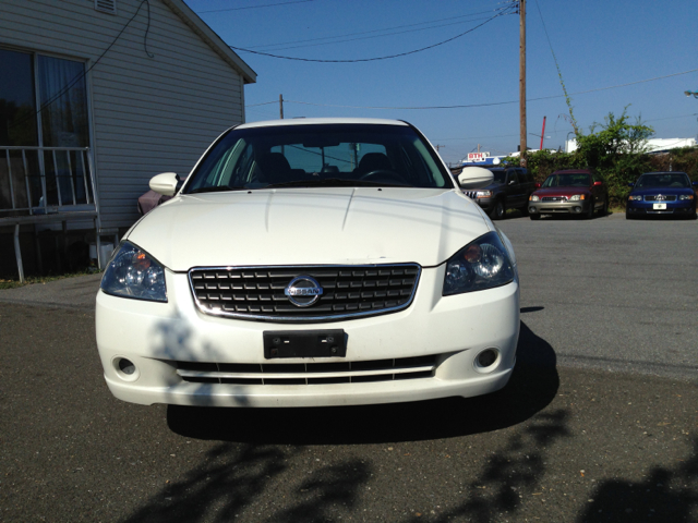 2005 Nissan Altima Pickupslt Quad Cab SWB 4WD 4x4 Truck