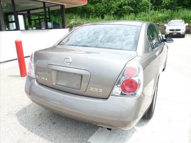 2005 Nissan Altima Ls,reg Cab,stepside