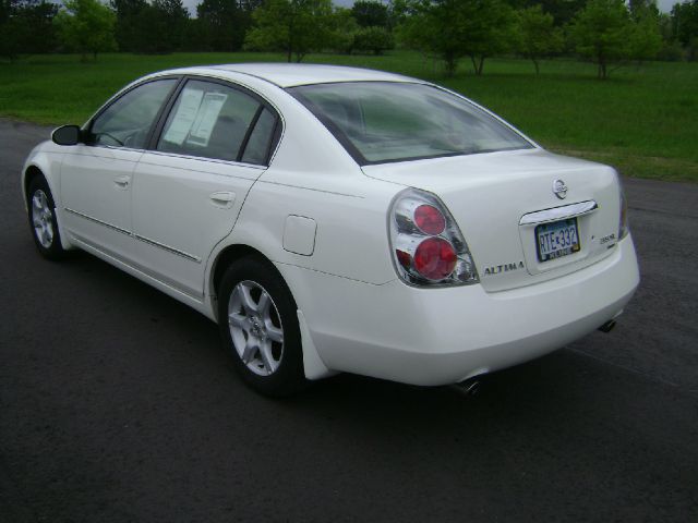 2005 Nissan Altima ST Pickup 4D 5 1/2 Ft