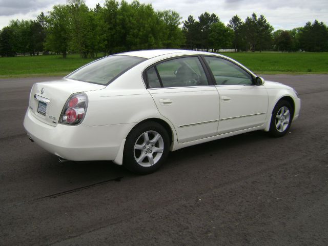 2005 Nissan Altima ST Pickup 4D 5 1/2 Ft