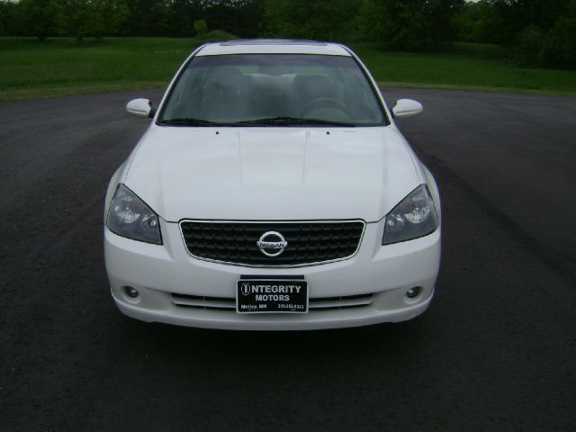 2005 Nissan Altima ST Pickup 4D 5 1/2 Ft