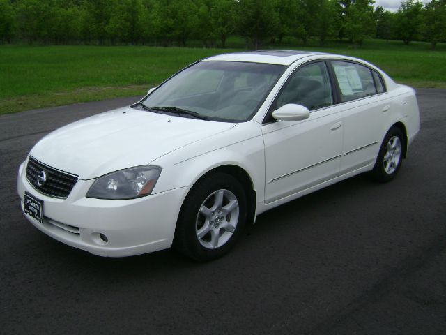 2005 Nissan Altima ST Pickup 4D 5 1/2 Ft