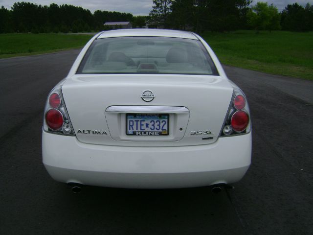 2005 Nissan Altima ST Pickup 4D 5 1/2 Ft