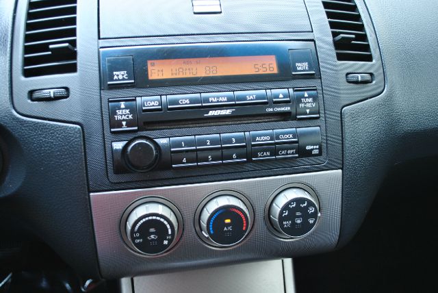 2005 Nissan Altima Pickupslt Quad Cab SWB 4WD 4x4 Truck