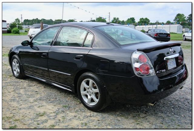 2005 Nissan Altima ST Pickup 4D 5 1/2 Ft