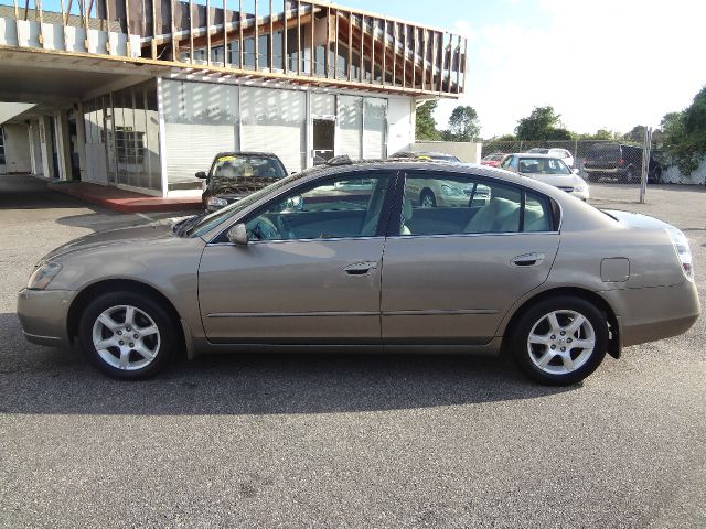 2005 Nissan Altima Pickupslt Quad Cab SWB 4WD 4x4 Truck
