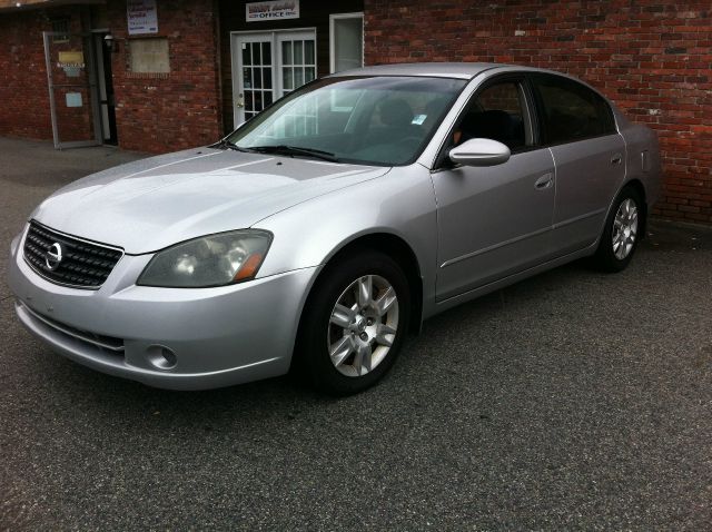 2005 Nissan Altima 2WD Crew Cab 140.5 Laramie