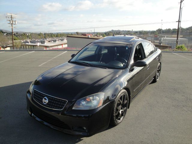 2005 Nissan Altima Crew Cab Standard Box 4-wheel Drive SLE