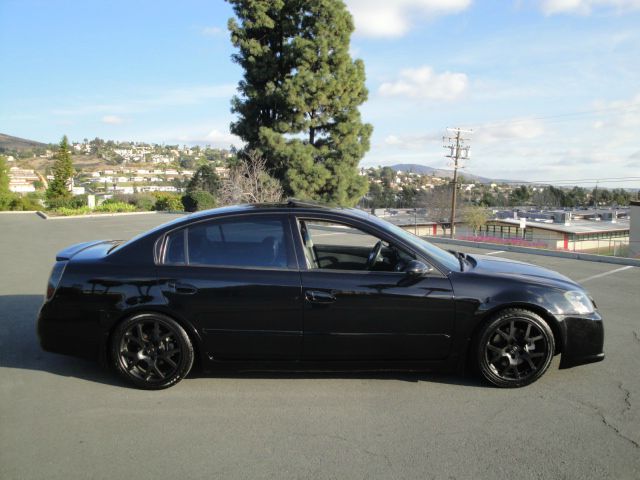 2005 Nissan Altima Crew Cab Standard Box 4-wheel Drive SLE