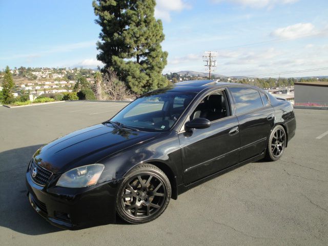 2005 Nissan Altima Crew Cab Standard Box 4-wheel Drive SLE