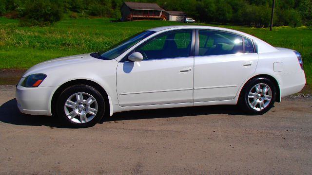 2005 Nissan Altima LS NICE