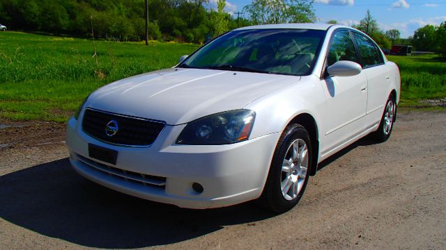 2005 Nissan Altima LS NICE