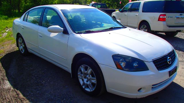2005 Nissan Altima LS NICE