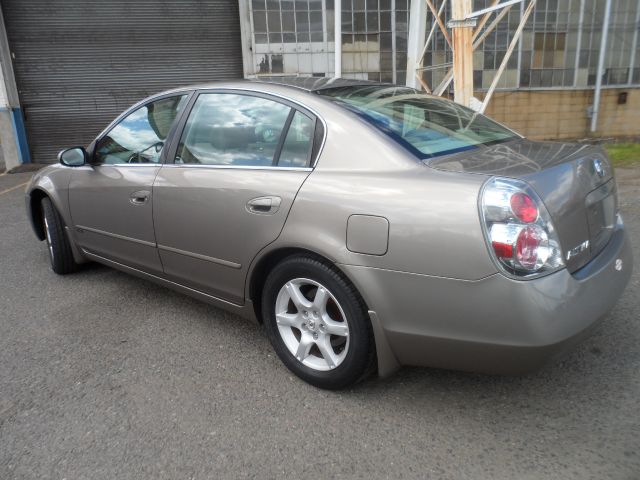 2005 Nissan Altima 535i | Sport Pkg