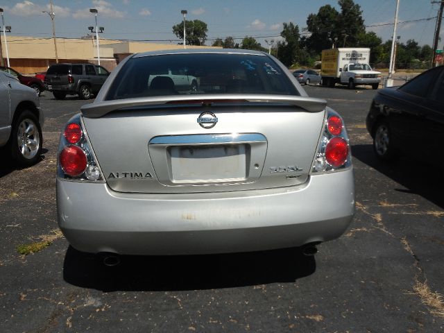 2005 Nissan Altima ST Pickup 4D 5 1/2 Ft
