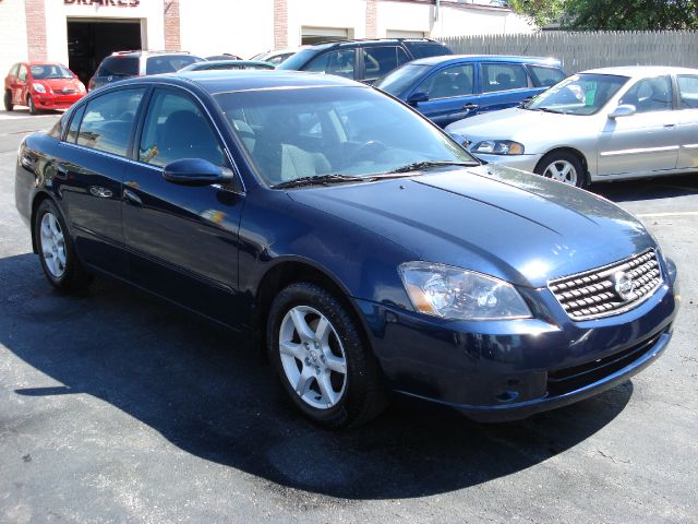 2005 Nissan Altima Pickupslt Quad Cab SWB 4WD 4x4 Truck
