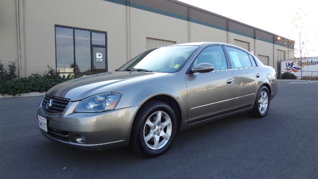 2005 Nissan Altima Pickupslt Quad Cab SWB 4WD 4x4 Truck