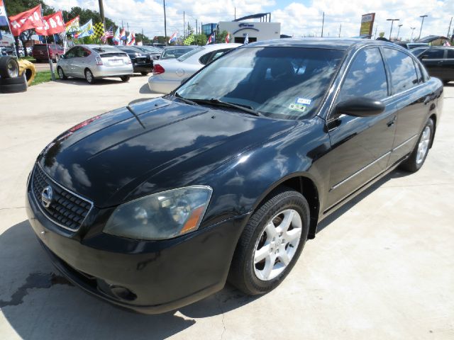 2005 Nissan Altima ST Pickup 4D 5 1/2 Ft