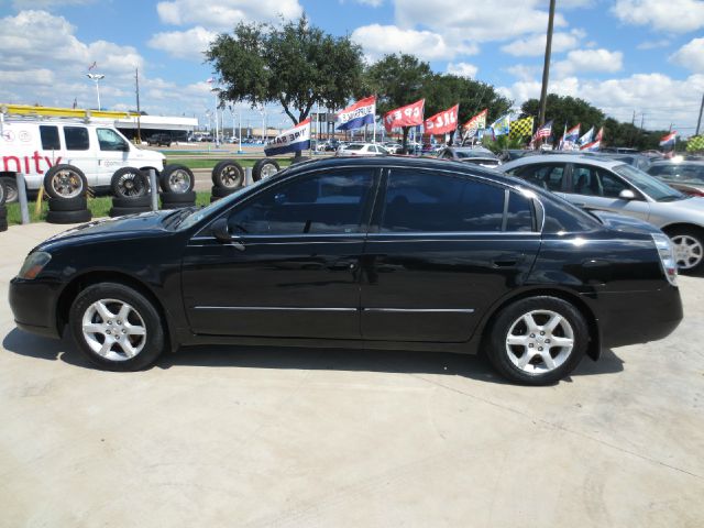 2005 Nissan Altima ST Pickup 4D 5 1/2 Ft