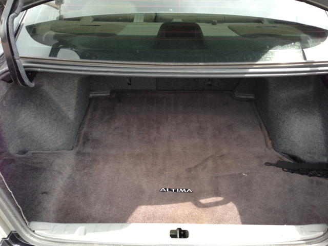 2005 Nissan Altima ST Pickup 4D 5 1/2 Ft