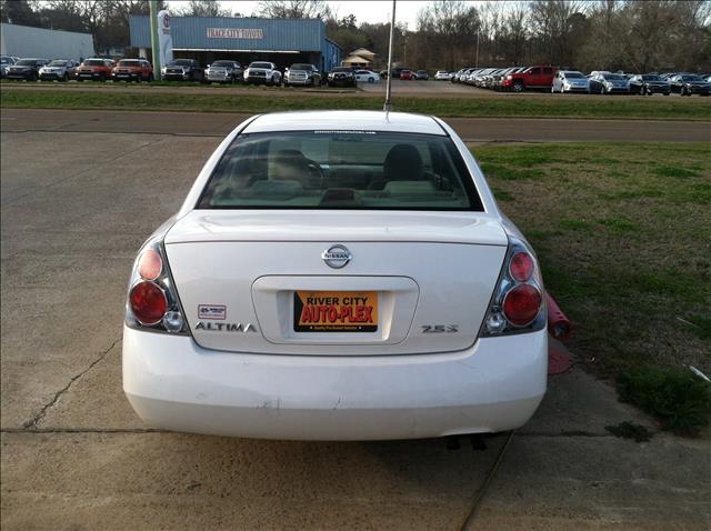 2005 Nissan Altima Pickupslt Quad Cab SWB 4WD 4x4 Truck
