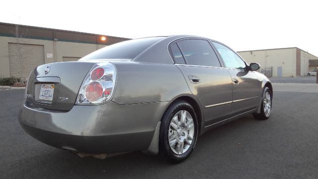 2005 Nissan Altima AWD W/nav, Leather, 3rd Rowsunroof