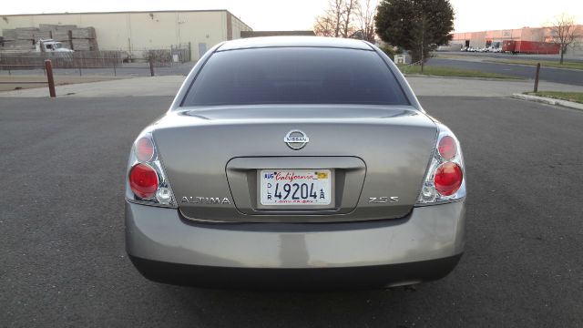 2005 Nissan Altima AWD W/nav, Leather, 3rd Rowsunroof