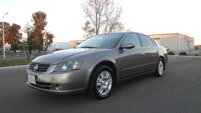 2005 Nissan Altima AWD W/nav, Leather, 3rd Rowsunroof