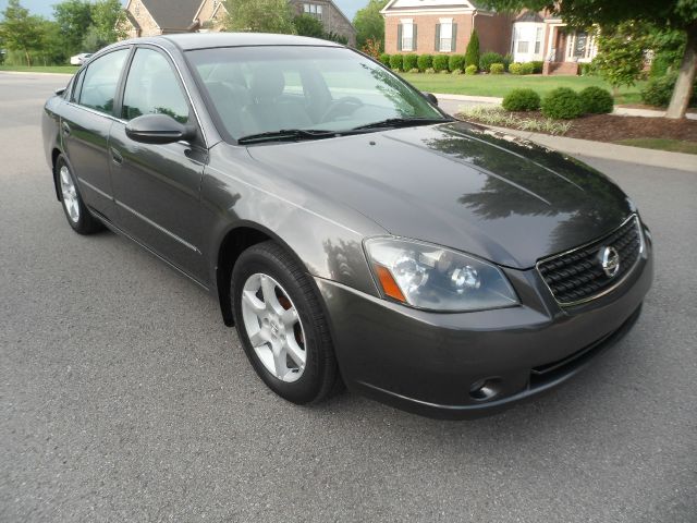 2005 Nissan Altima SLT Quad Cab 2WD