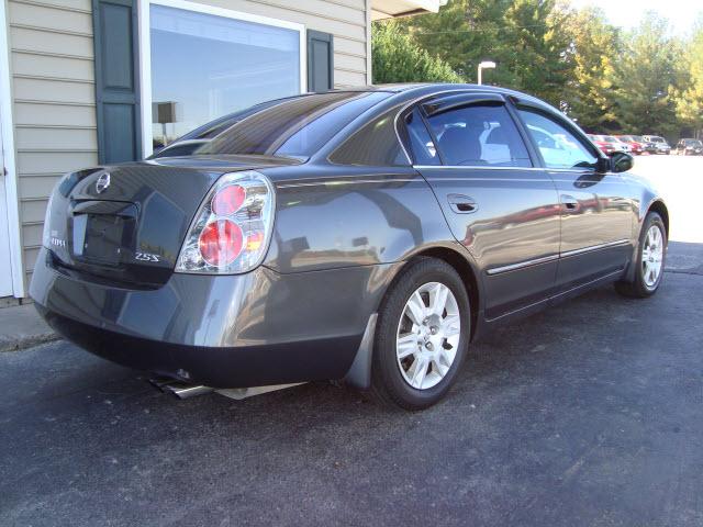 2005 Nissan Altima 2WD Crew Cab 140.5 Laramie