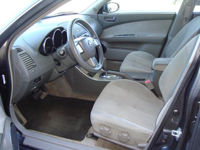 2005 Nissan Altima 2WD Crew Cab 140.5 Laramie