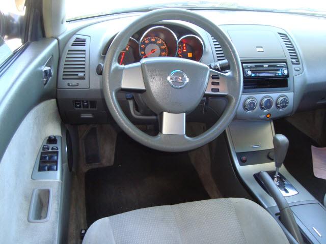 2005 Nissan Altima 2WD Crew Cab 140.5 Laramie