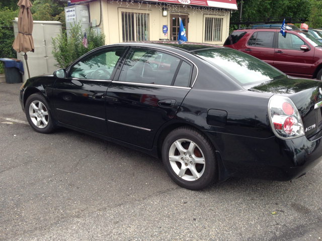 2005 Nissan Altima ST Pickup 4D 5 1/2 Ft