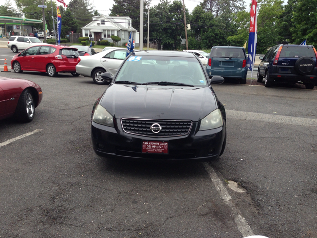2005 Nissan Altima ST Pickup 4D 5 1/2 Ft